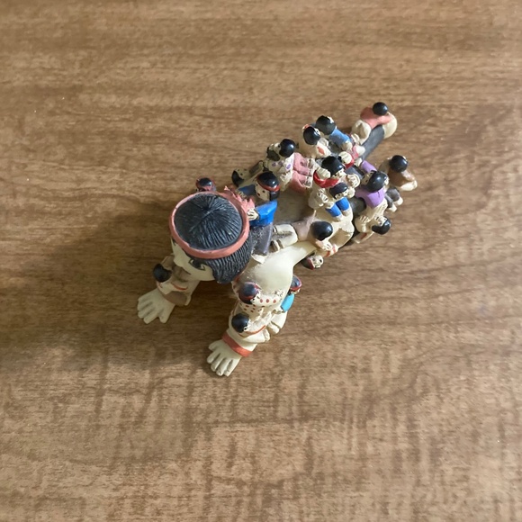 Storyteller pottery piece - Picture 5 of 6